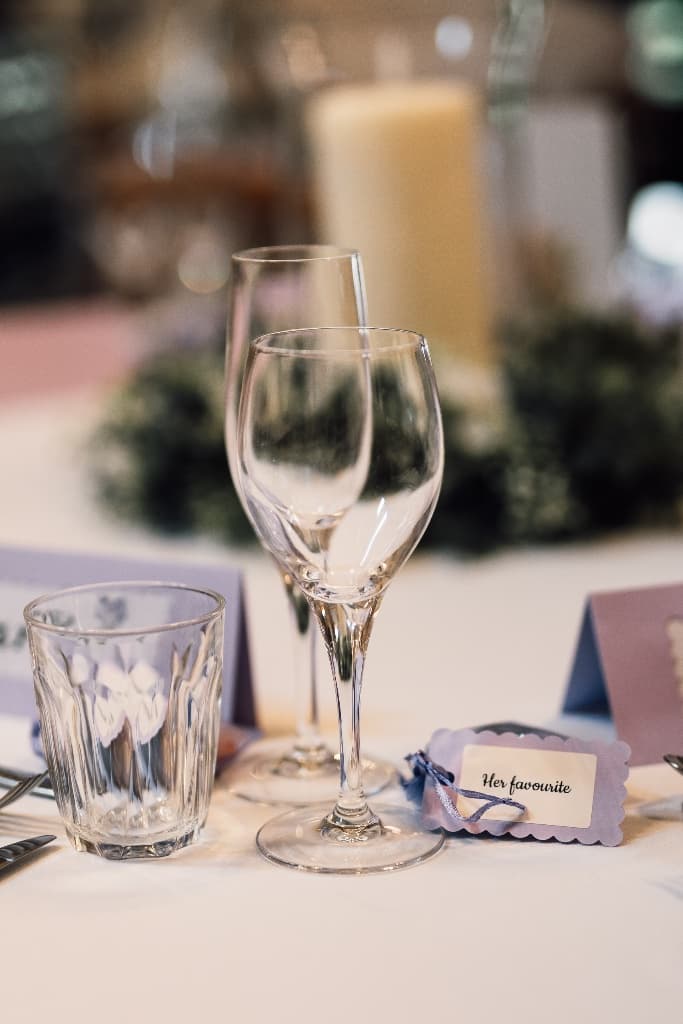 Wedding table setting glasses